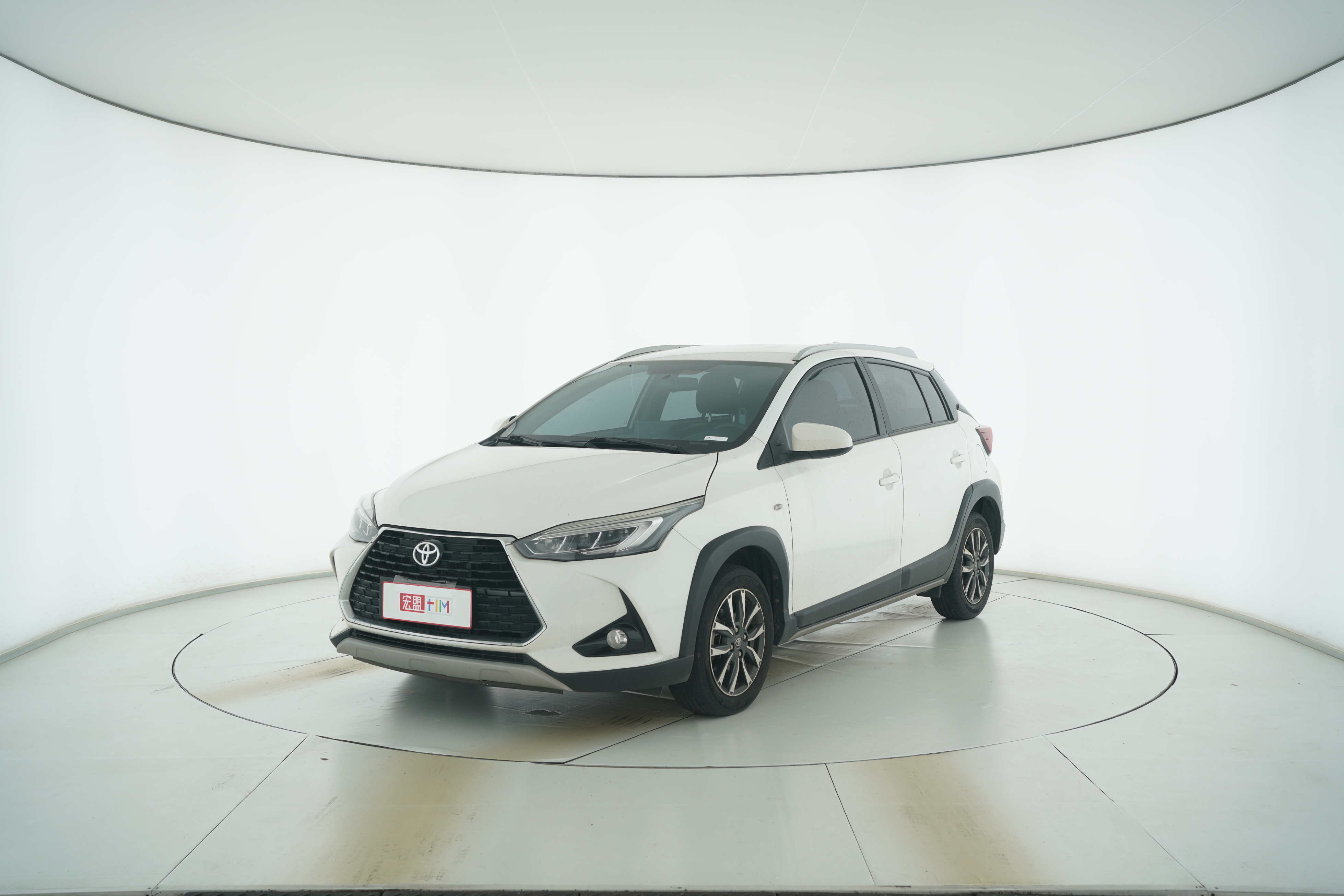 Toyota YARiS L 2020 — фото 1