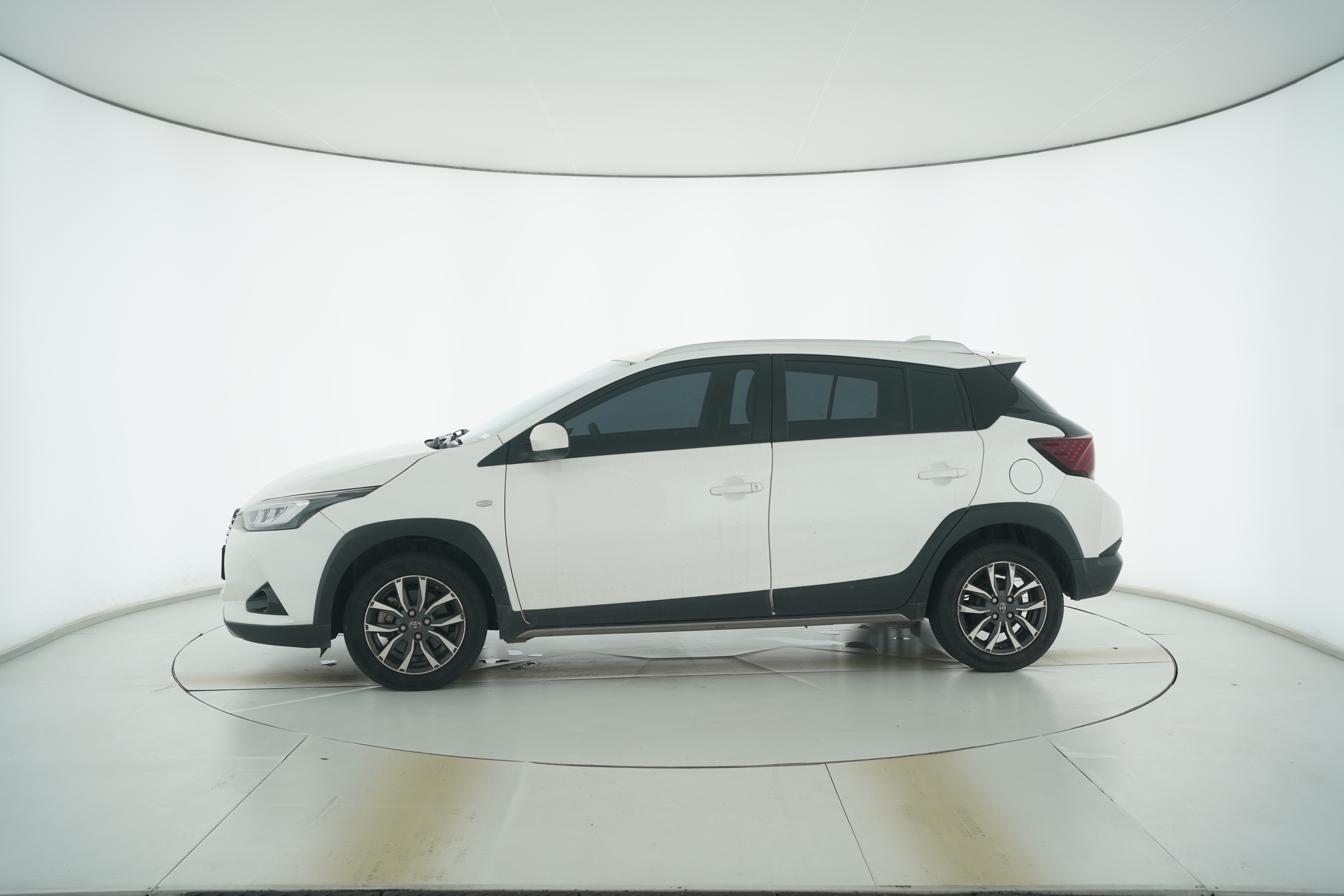Toyota YARiS L 2020 — фото 7