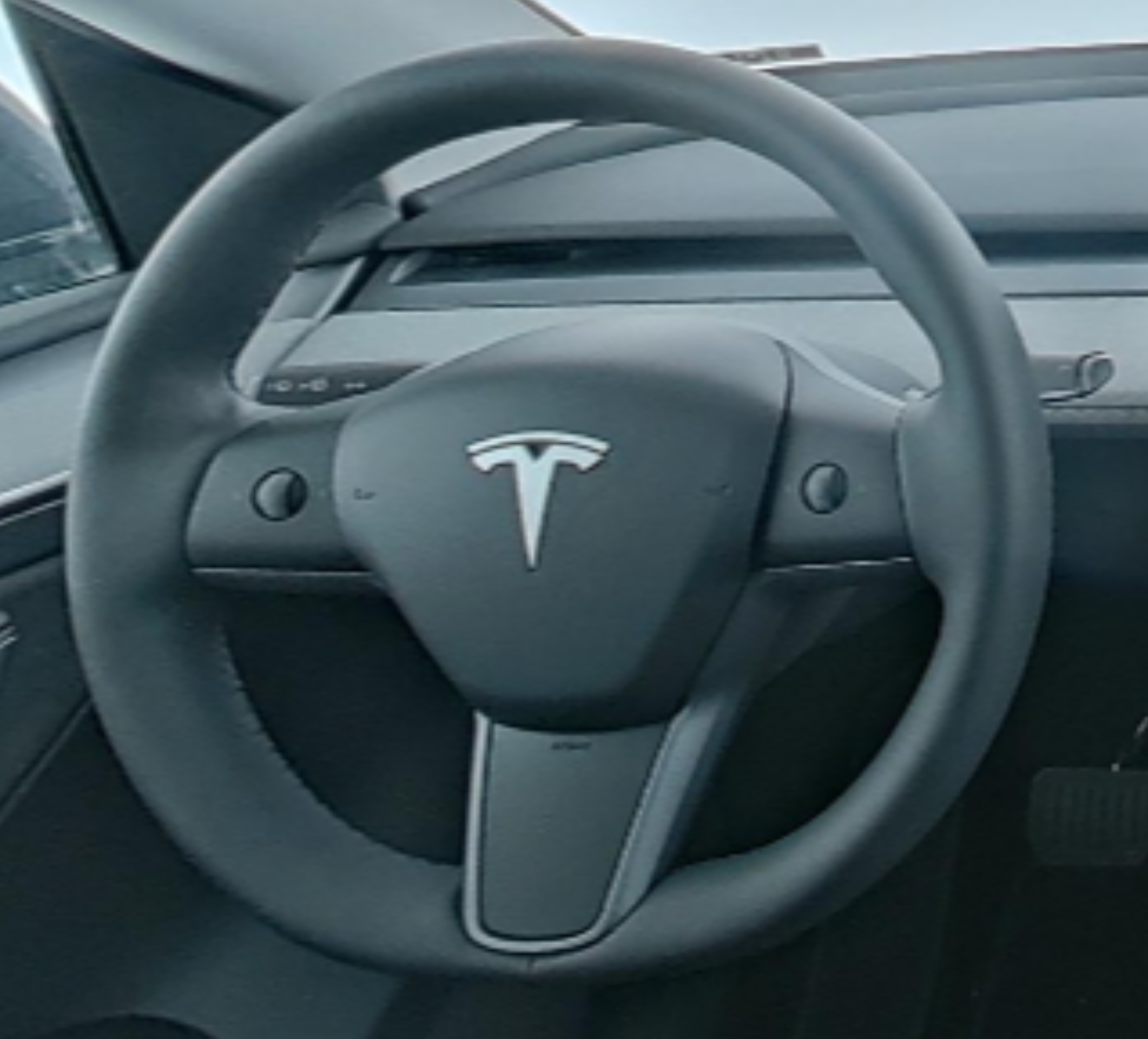 Tesla Model Y 2024 — фото 10