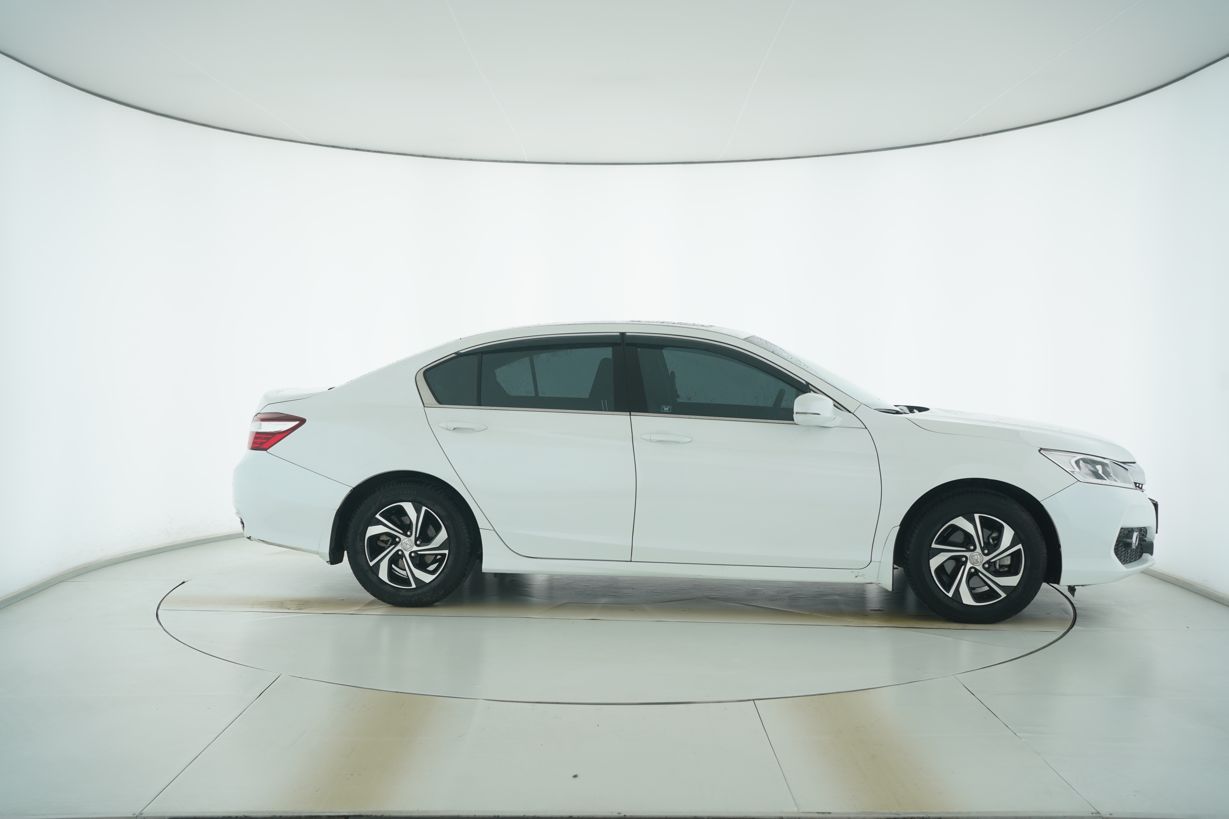 Honda Accord 2016 — фото 8