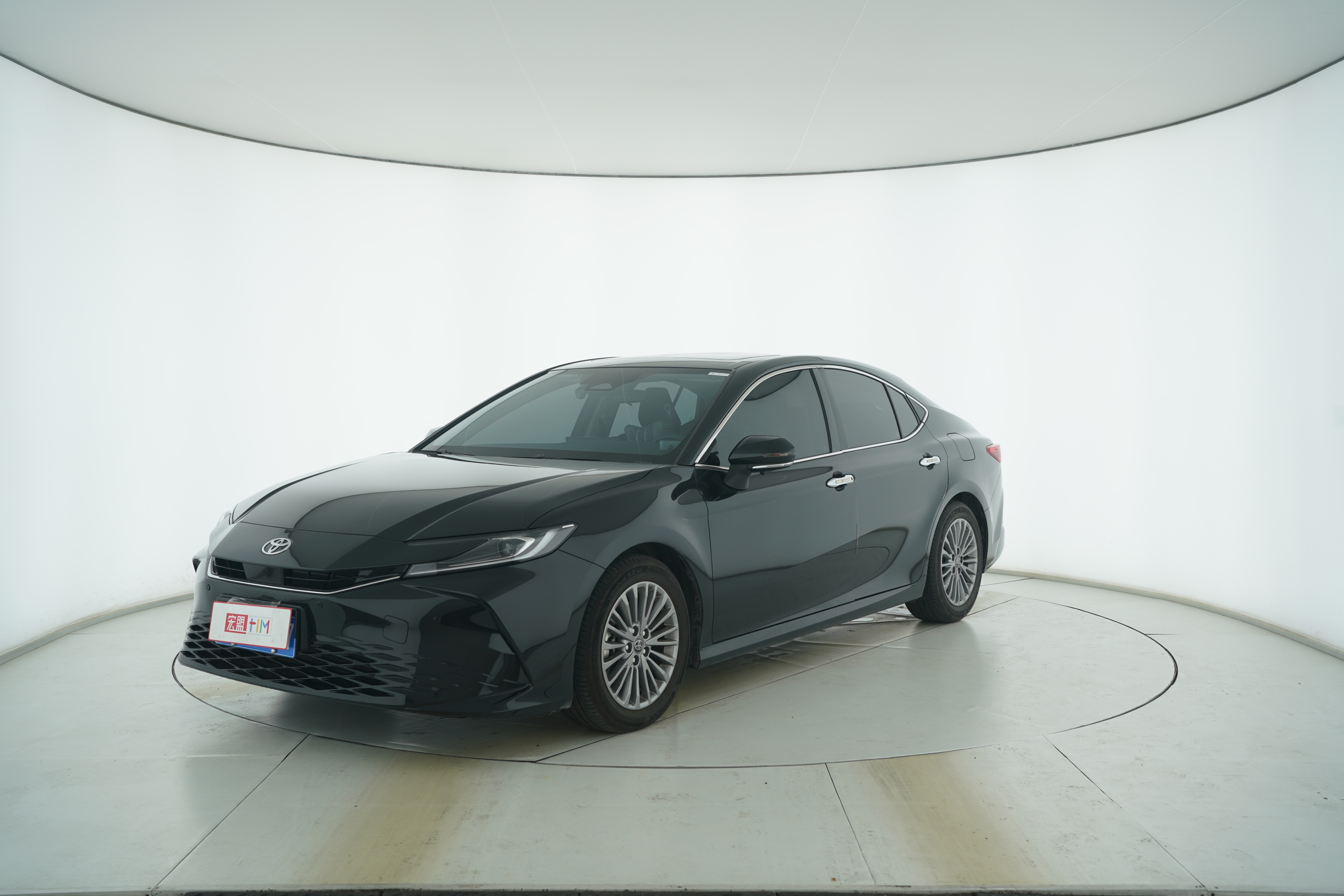 Toyota Camry 2024 — фото 1