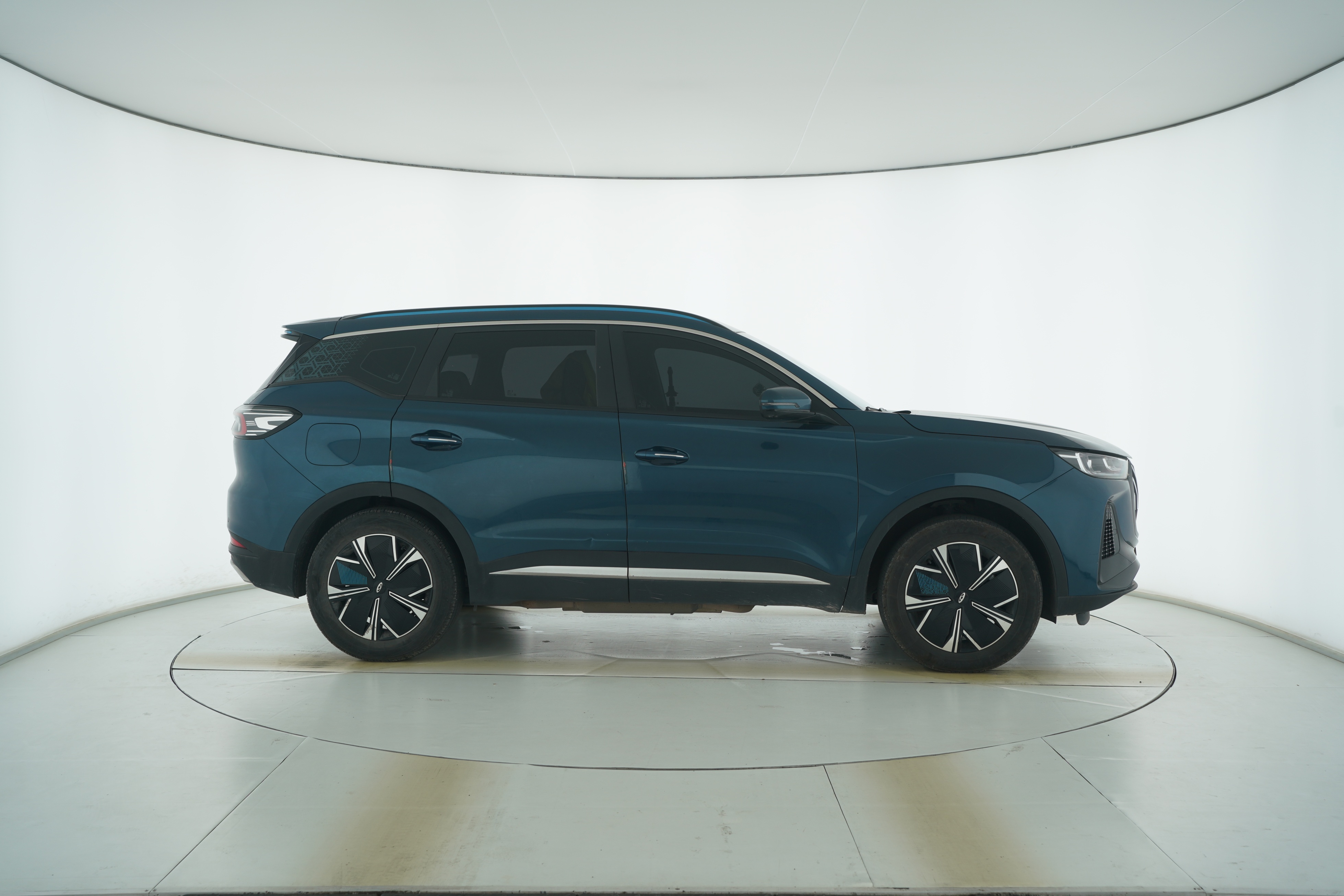CHERY Tiggo 7 PLUS New Energy 2023 — фото 8