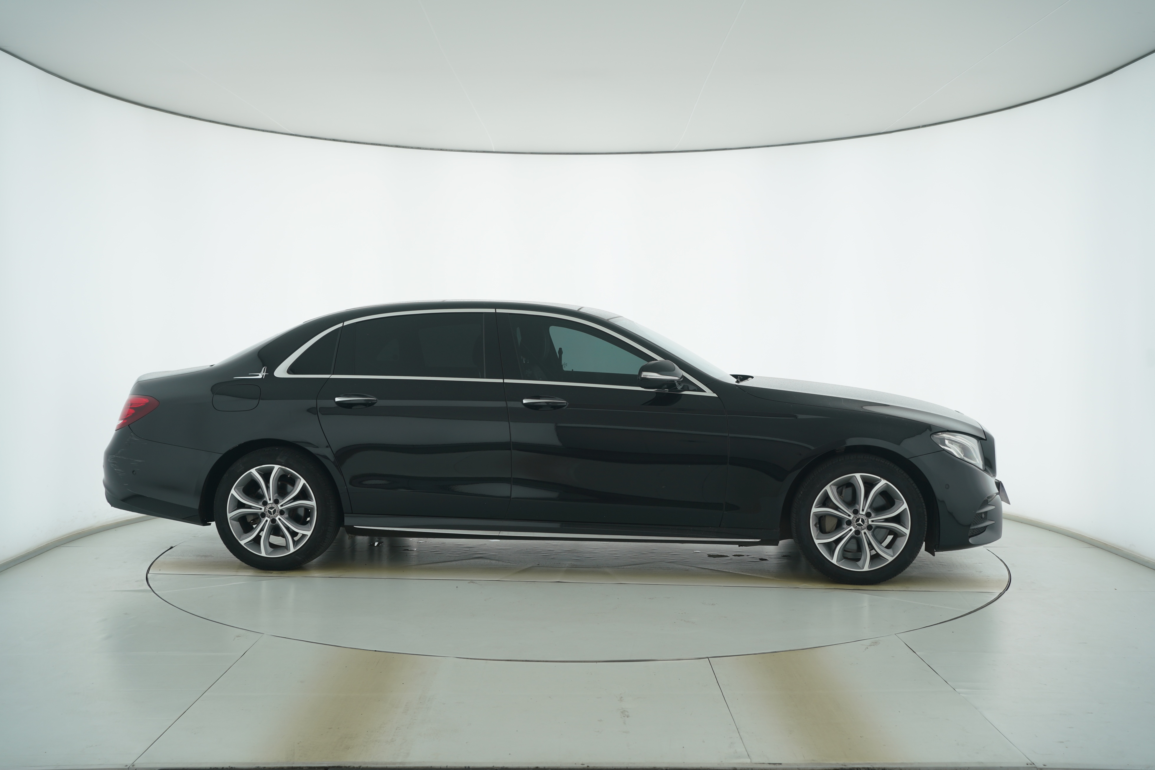 Mercedes Benz E-Class 2020 — фото 8