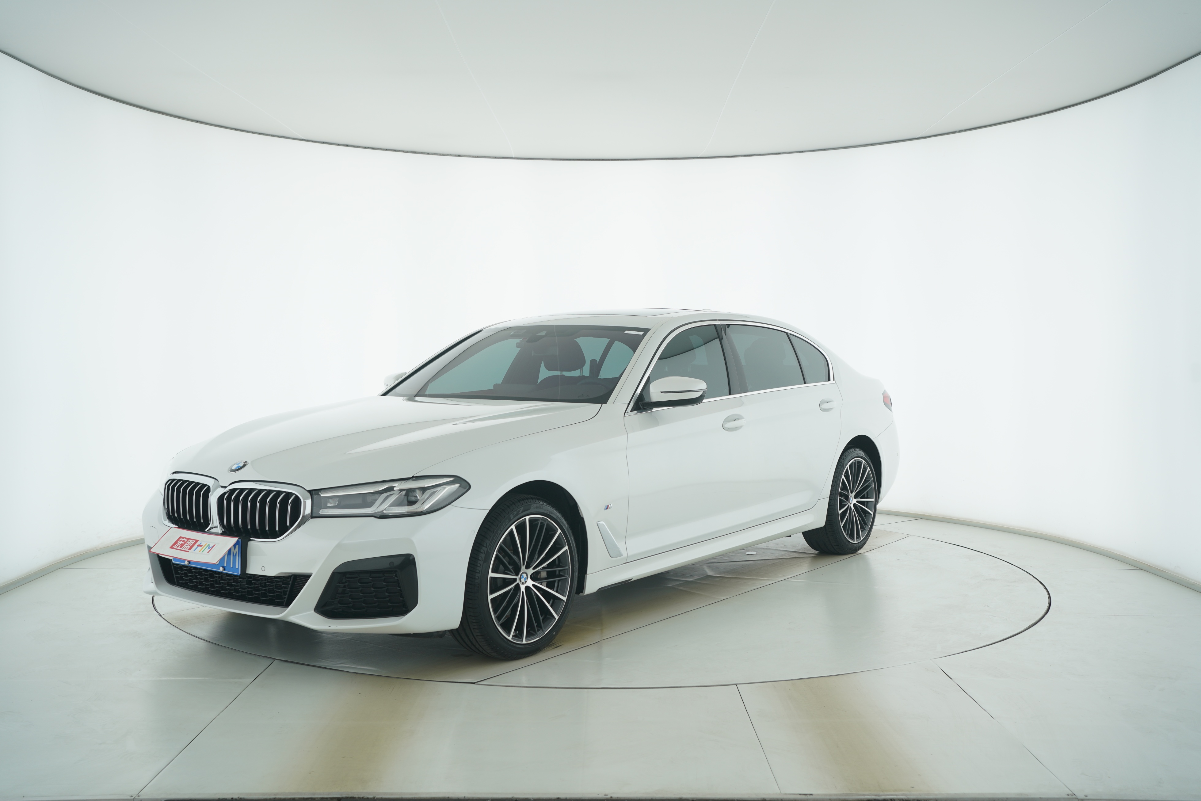 BMW 5 Series 2023 — фото 1