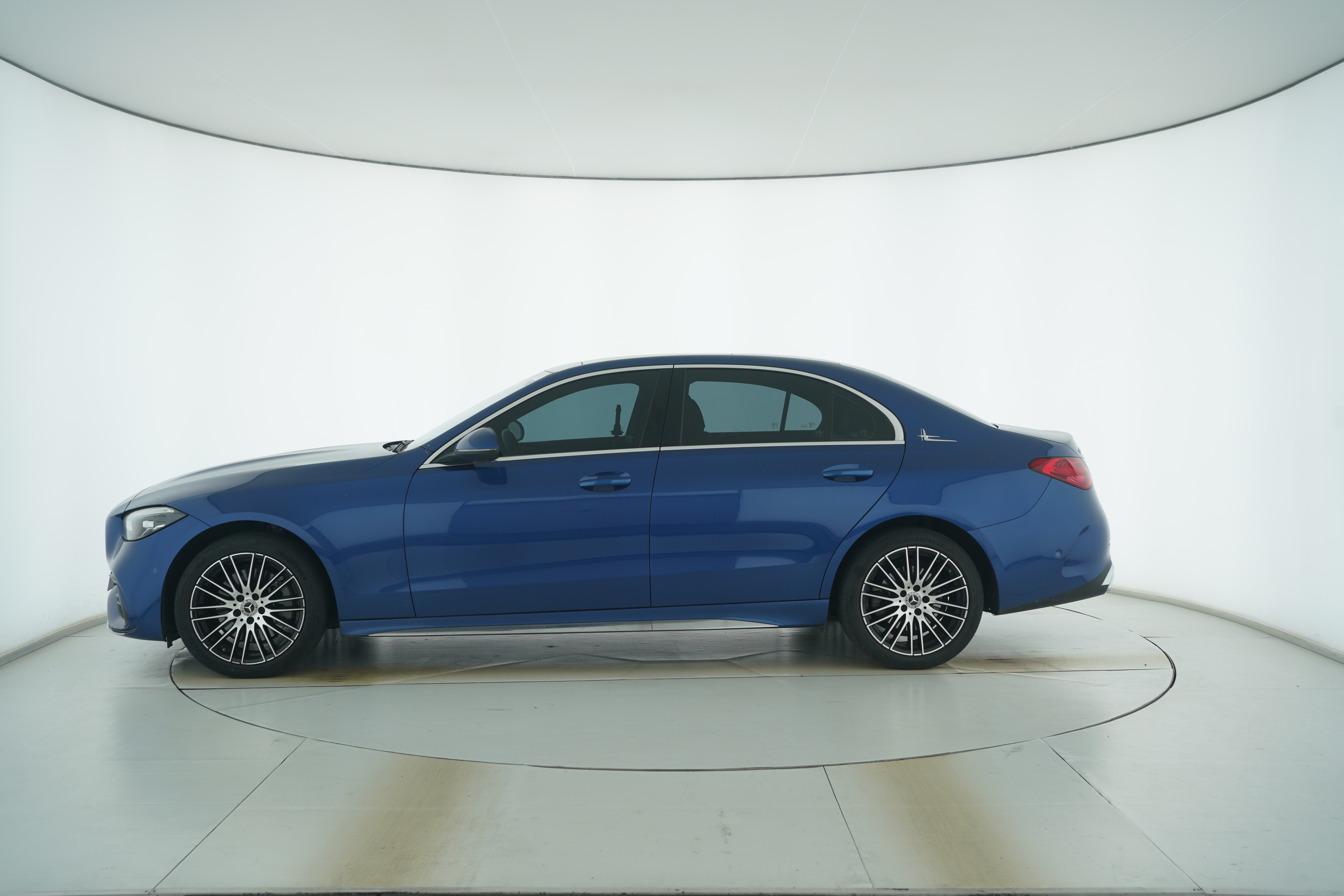 Mercedes Benz C-Class 2023 — фото 7