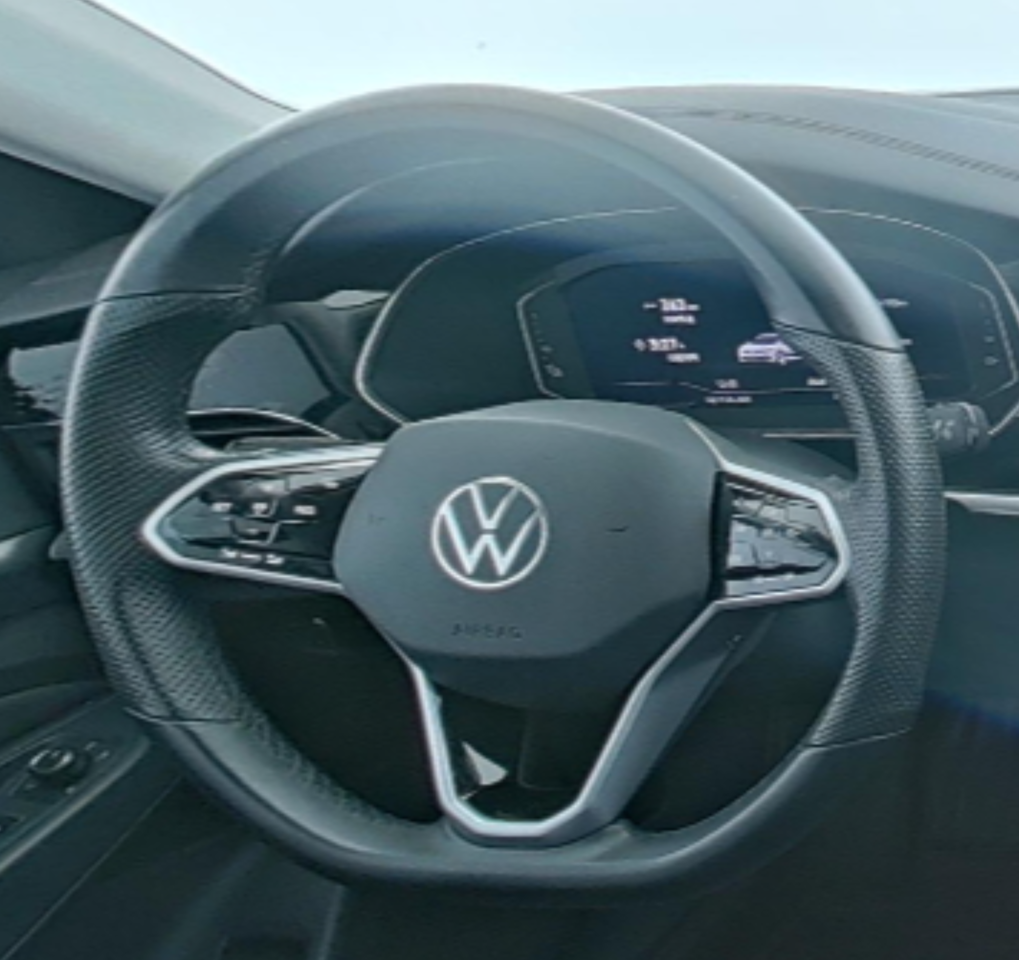 Volkswagen Passat Plug-in Hybrid 2023 — фото 10