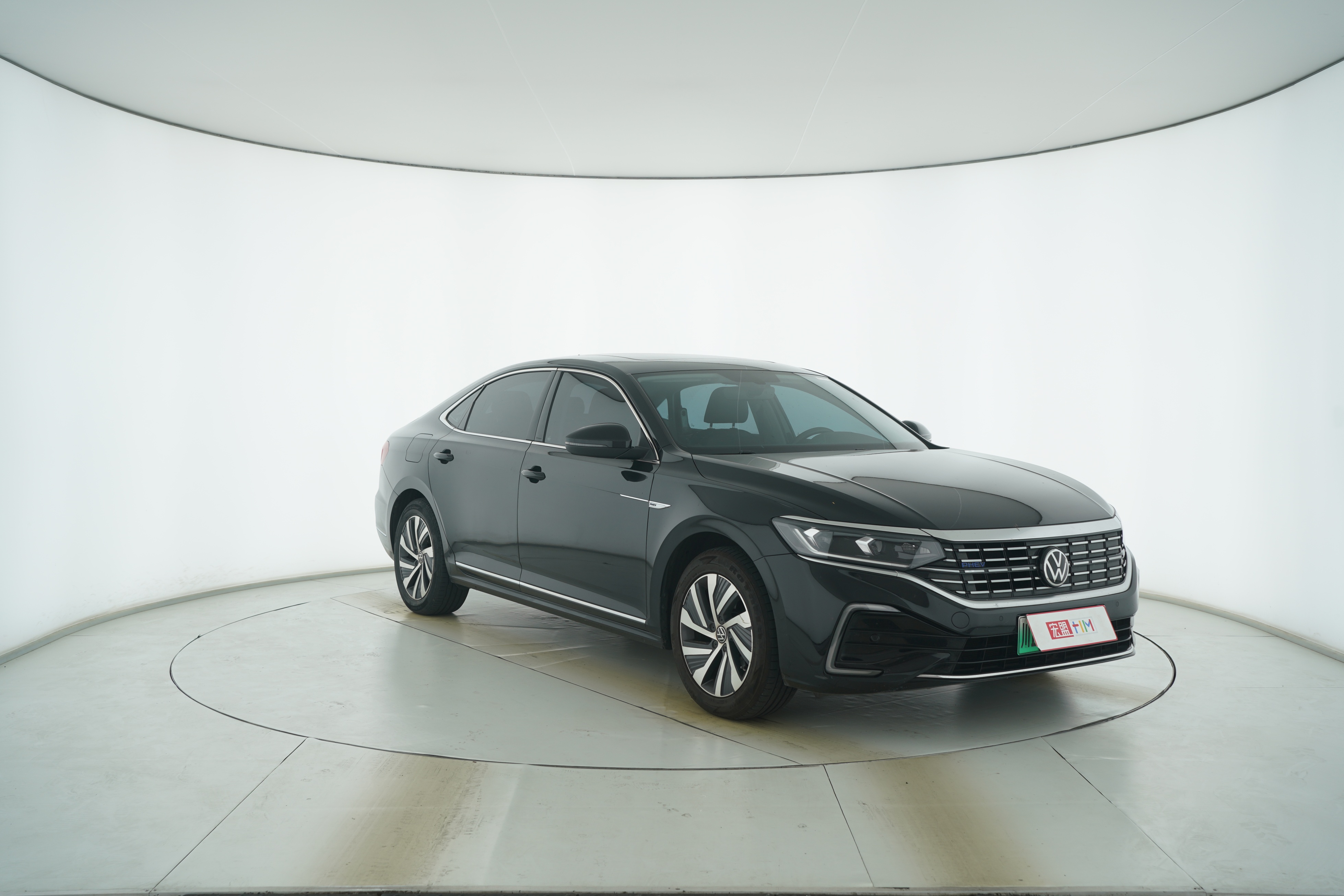 Volkswagen Passat Plug-in Hybrid 2023 — фото 2
