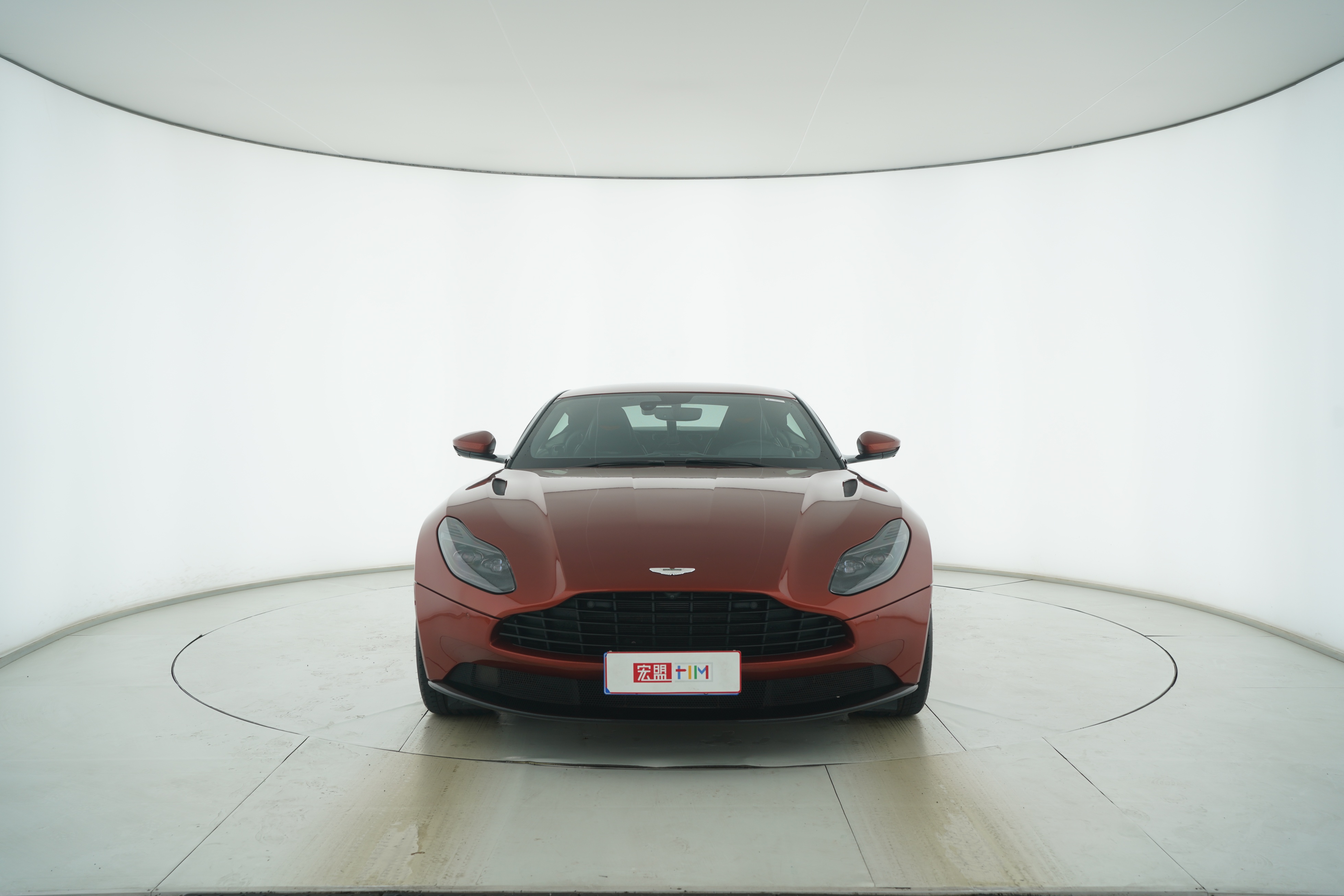 Aston Martin DB11 2017 — фото 5