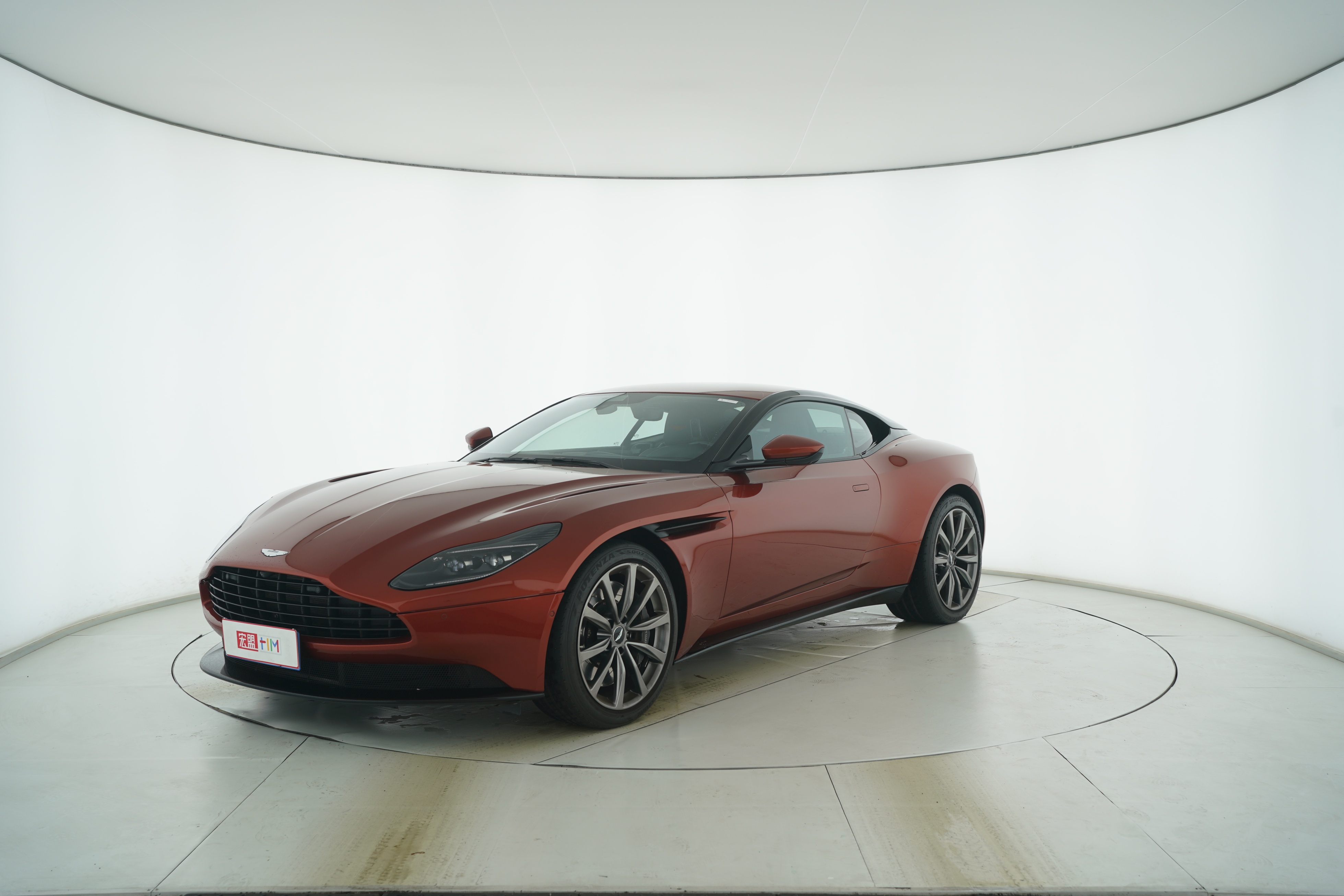 Aston Martin DB11 2017 — фото 1