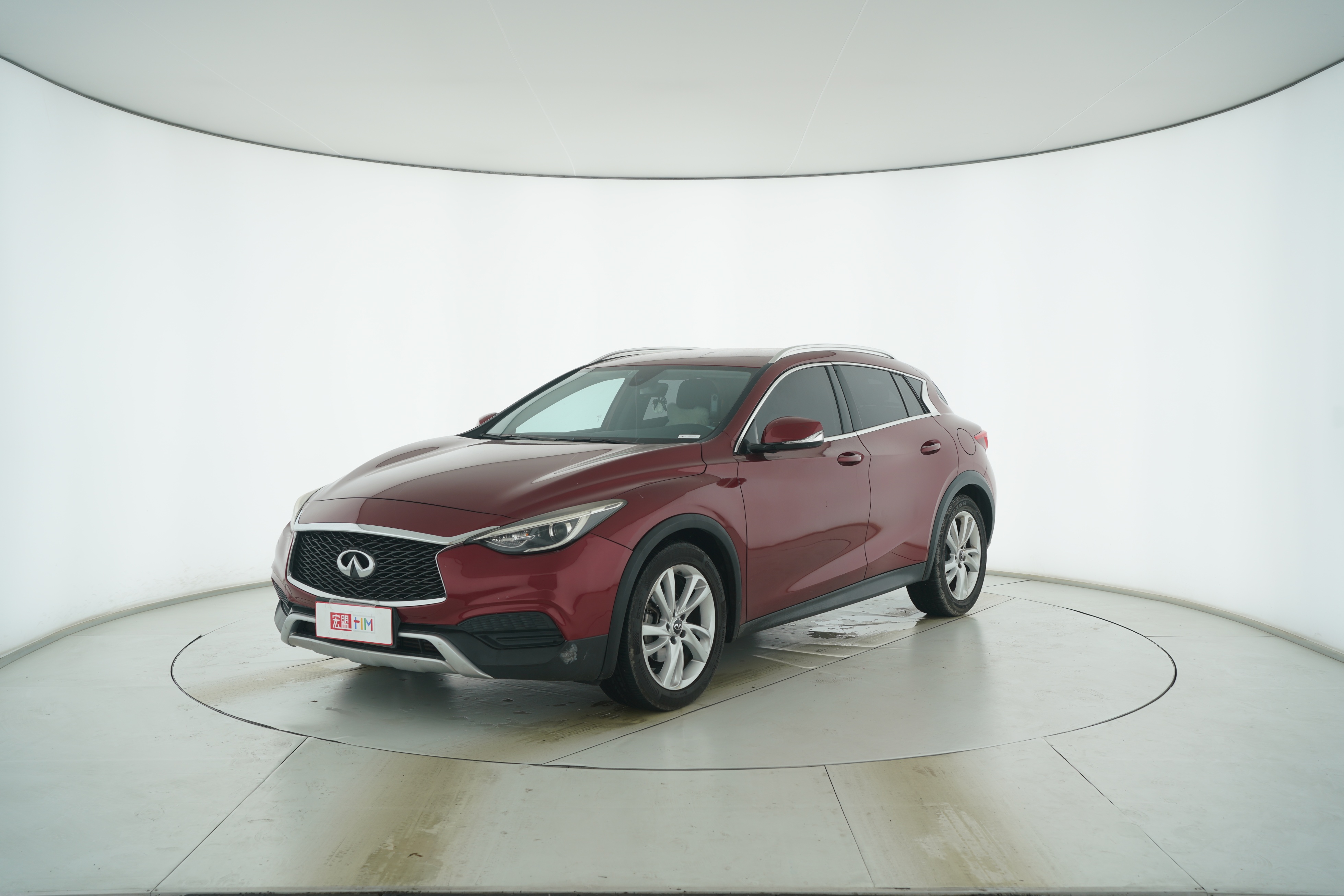 Infiniti QX30 2017 — фото 1