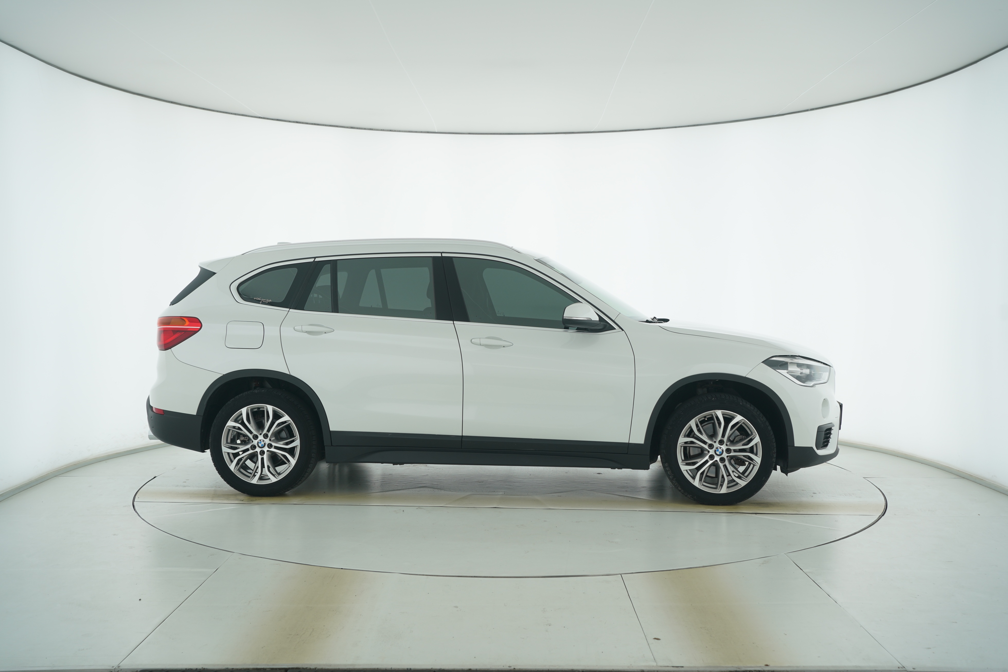 BMW X1 2019 — фото 8