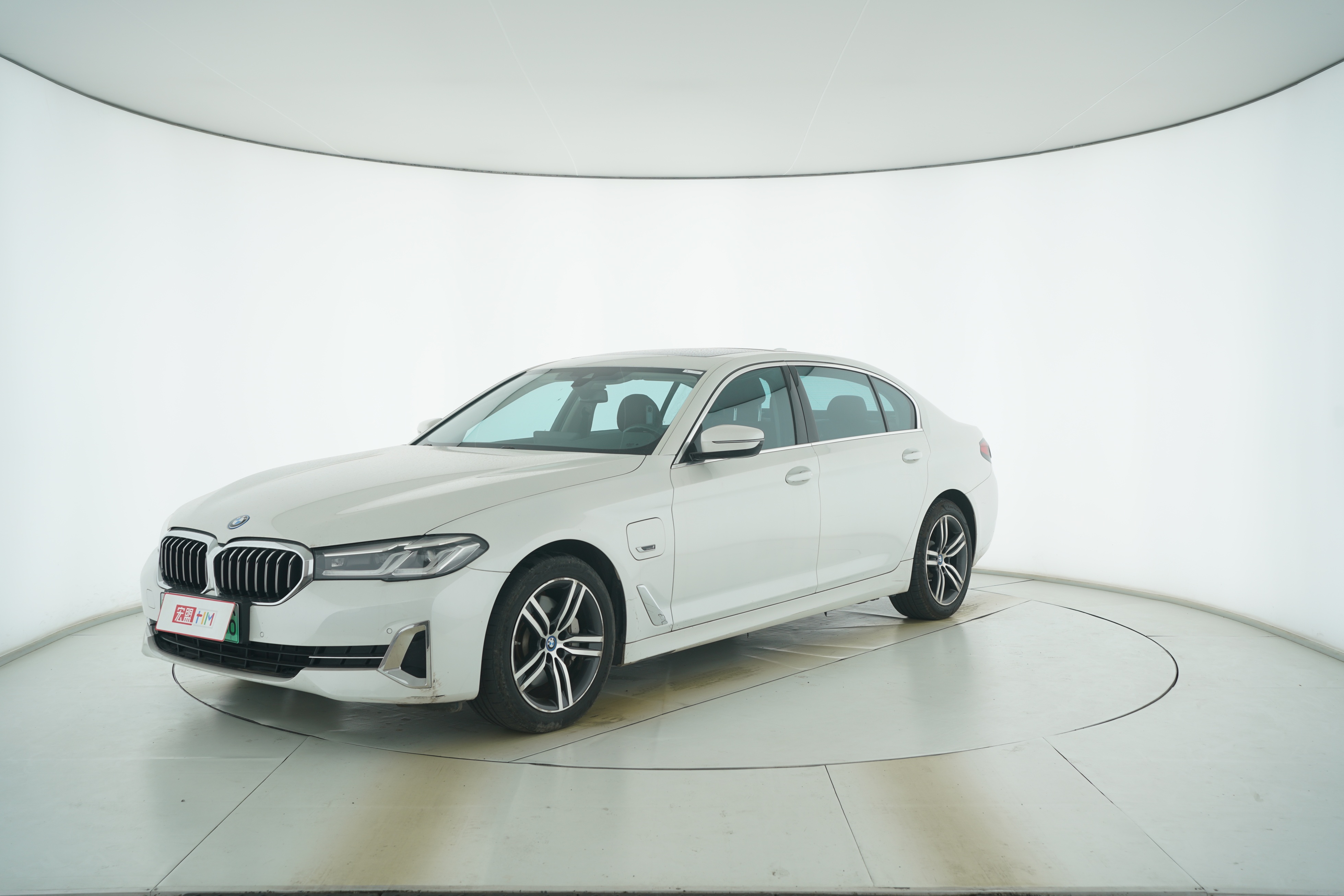 BMW 5 Series Hybrid 2022 — фото 1